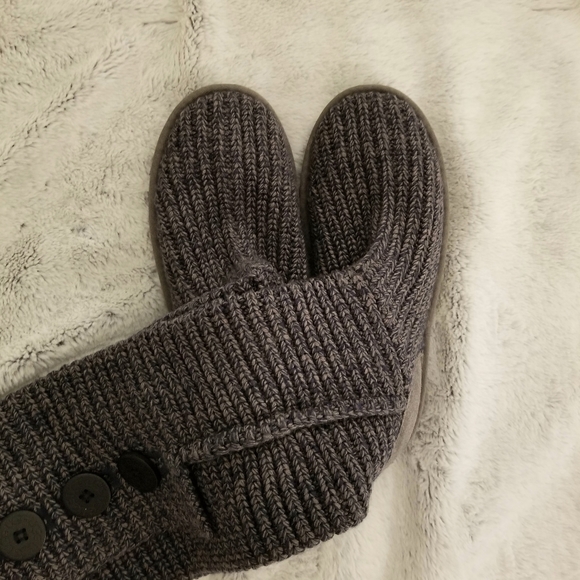 Ugg - Picture 3 of 7